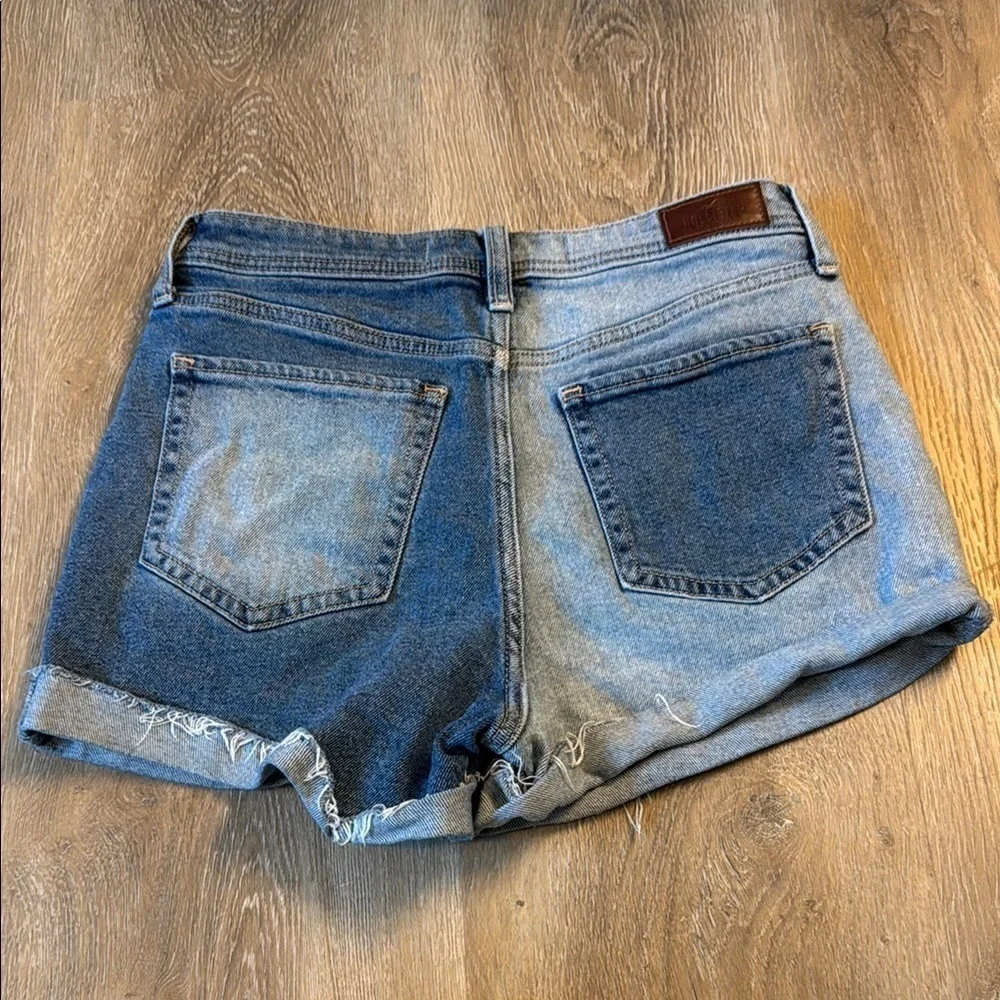 Hollister denim shorts- Women's Blue Denim Shorts- size w28 or 7
